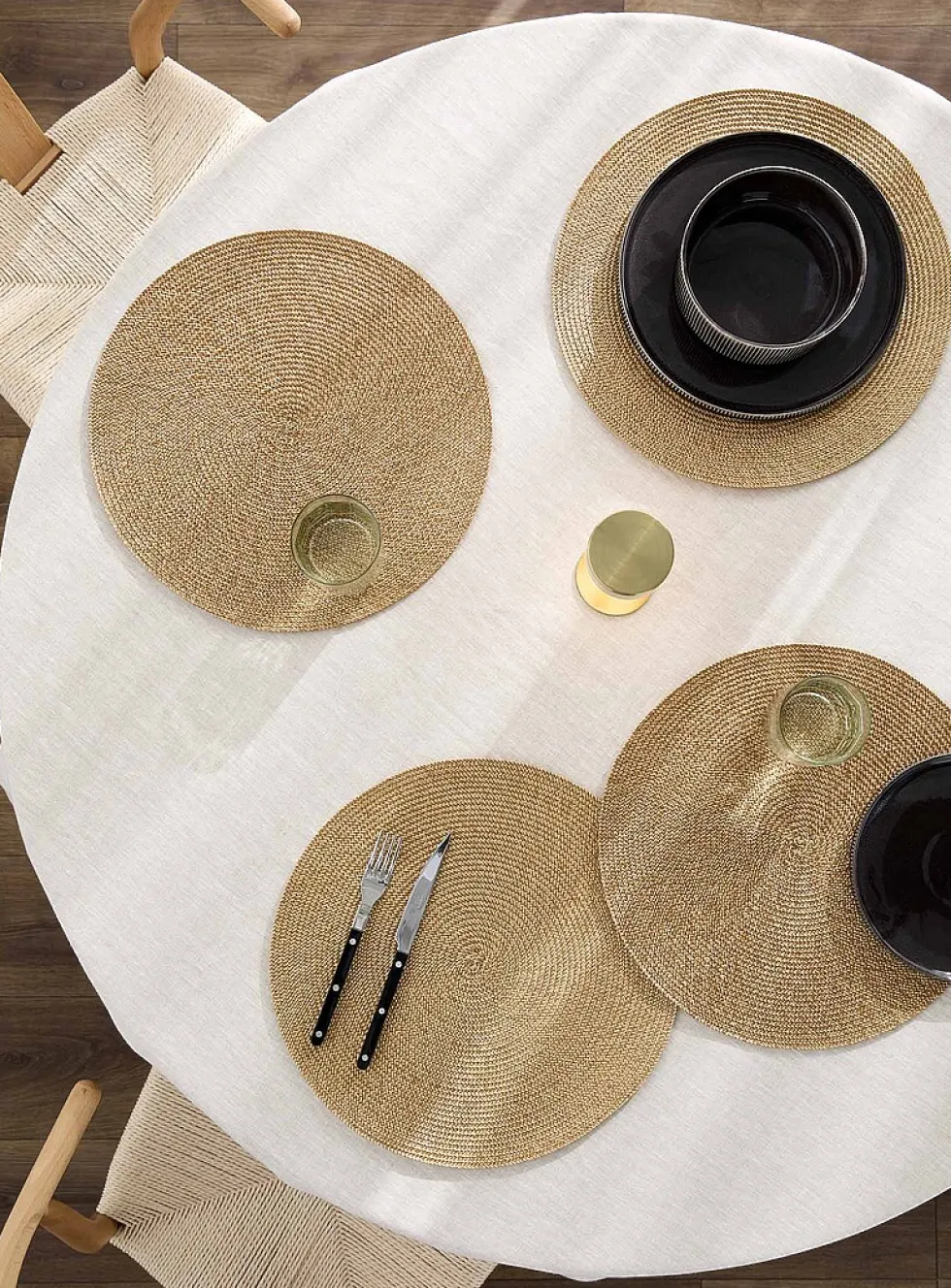 Monochrome braided placemats