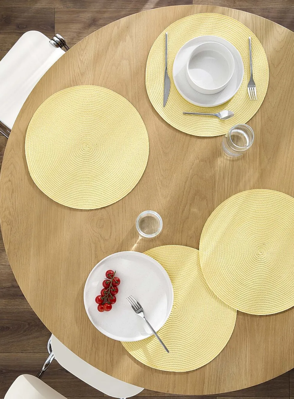Monochrome braided placemats