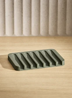 Monochrome silicone soap dish