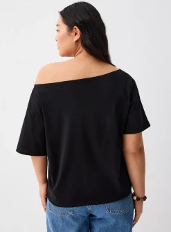 Off-the-shoulder T-shirt