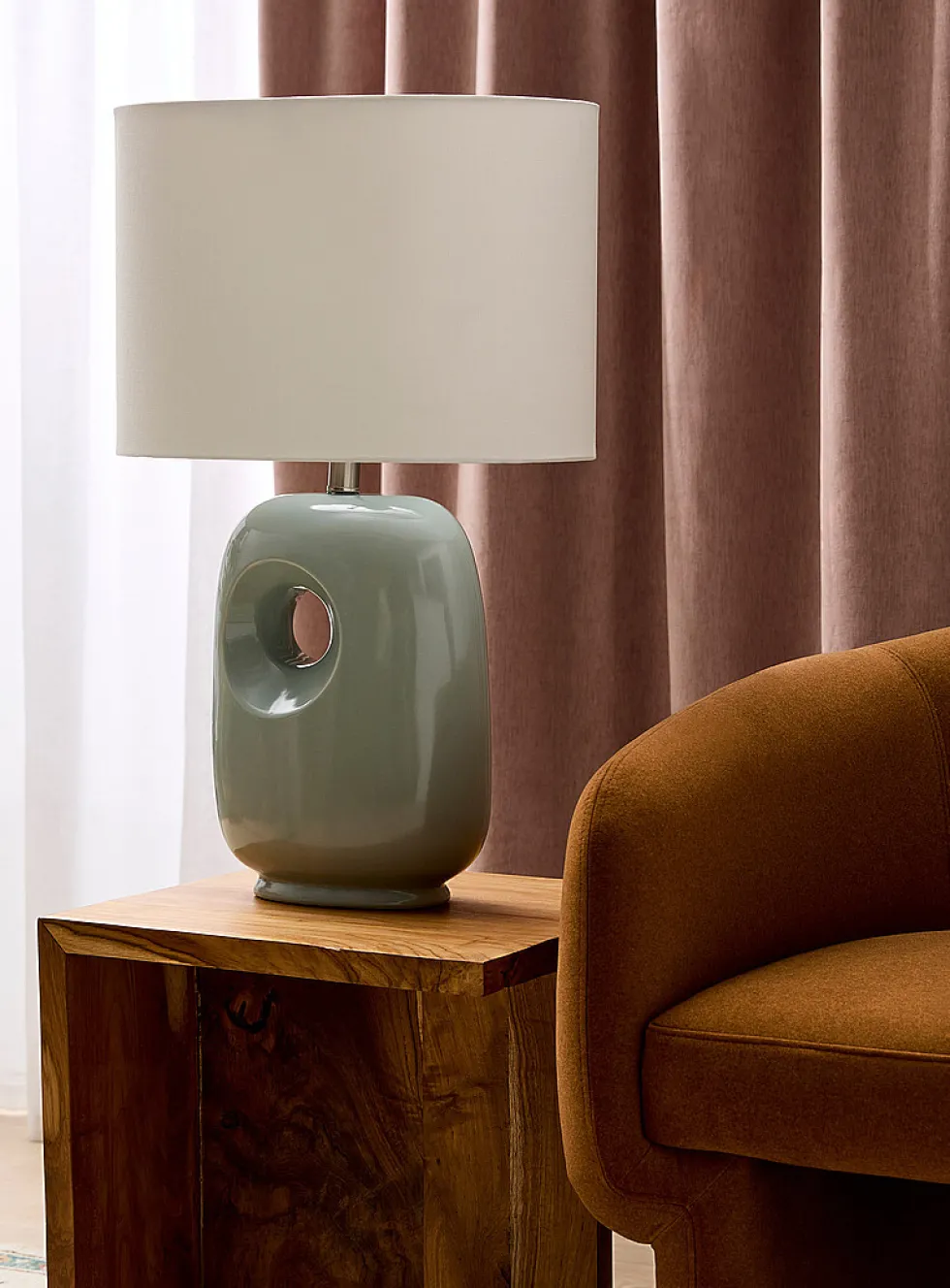 Openwork ceramic base table lamp
