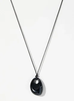 Oval pendant wrap cord choker