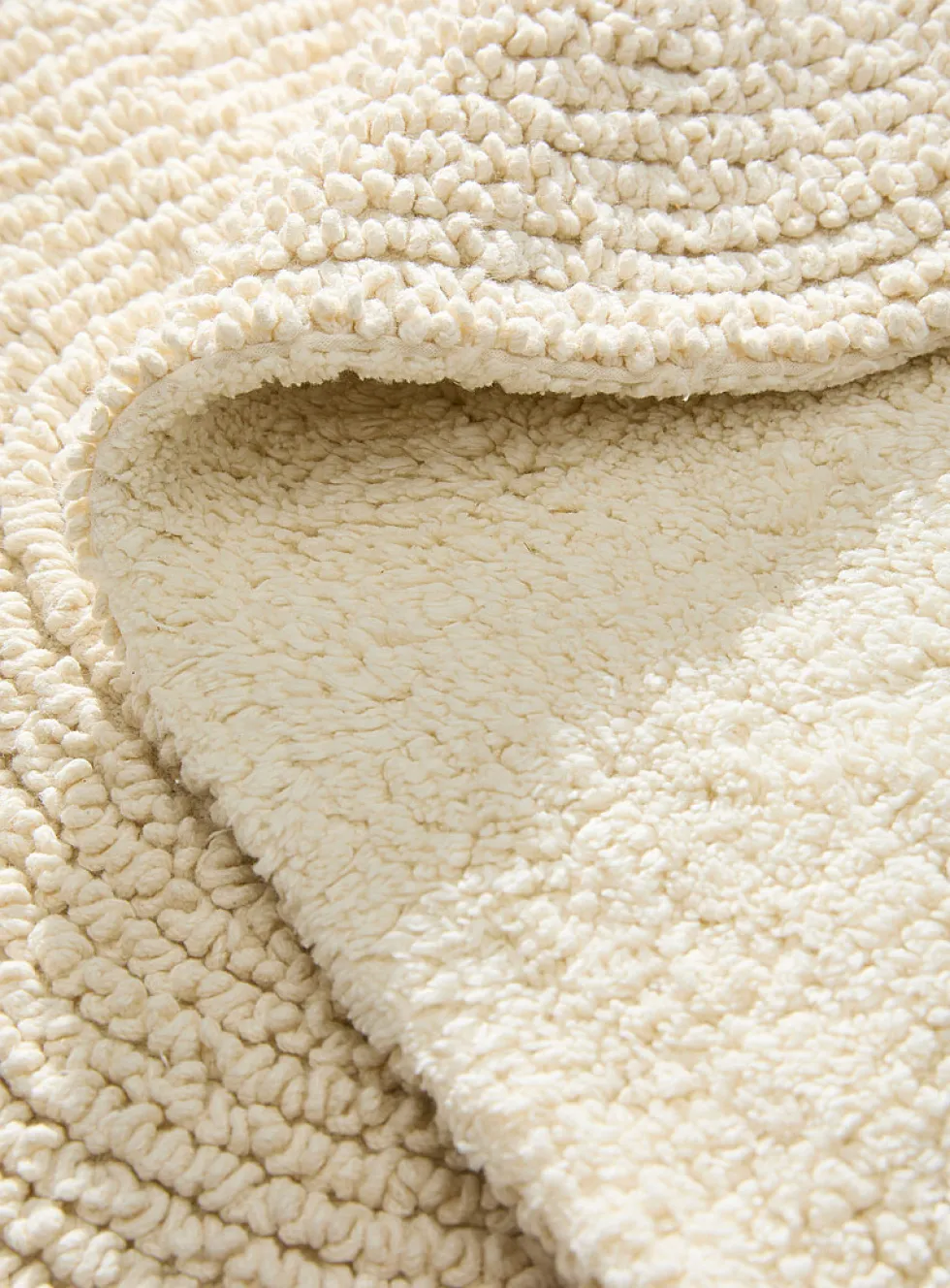 Oval reversible bath mat