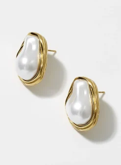 Oversized pearl earrings