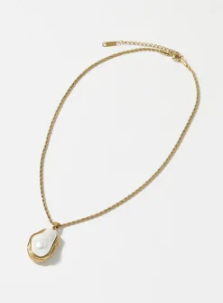 Oversized pearl twisted chain