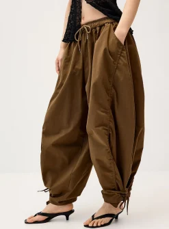 Oversized twill barrel-leg pant