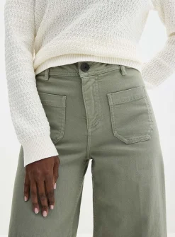 Patch pockets stretch denim pant