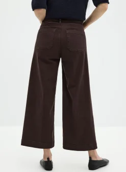 Patch pockets stretch denim pant