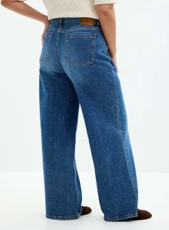 Patch-pocket medium-indigo stretch jean