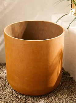 Patina Kona rust-coloured planter