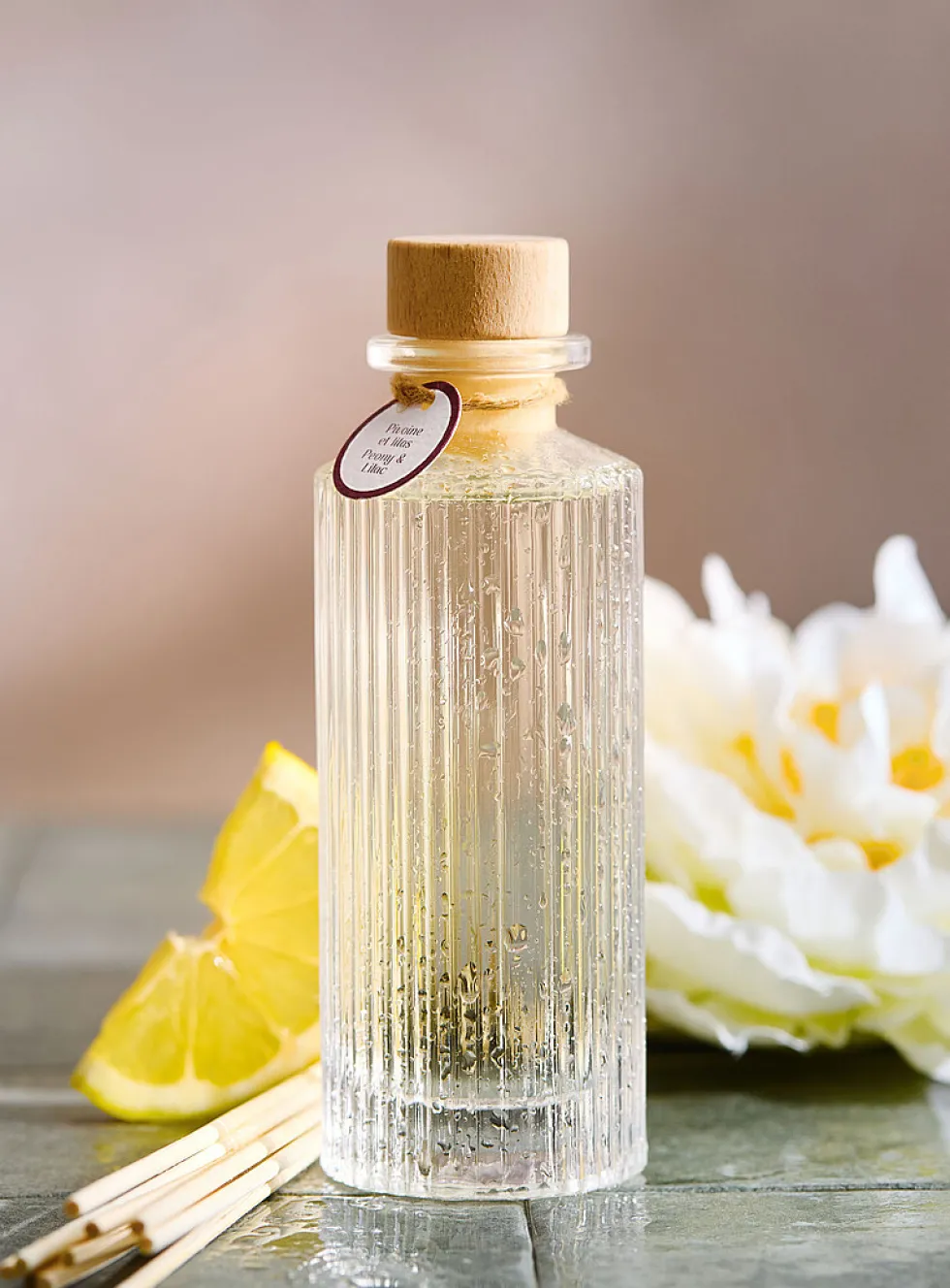 Peony and lilac grooved reed diffuser