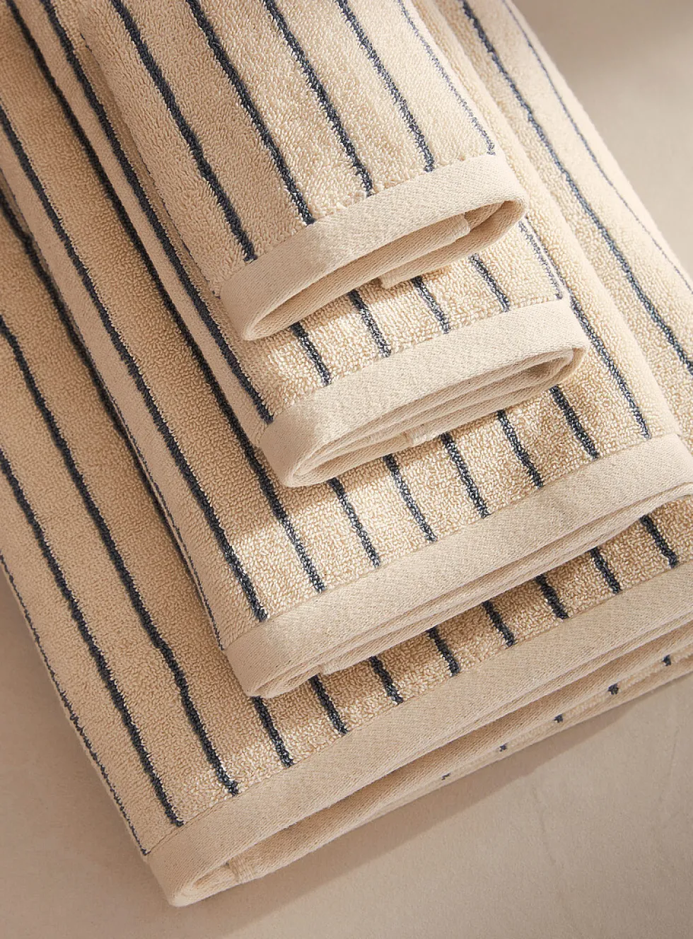 Pinstriped organic cotton towels