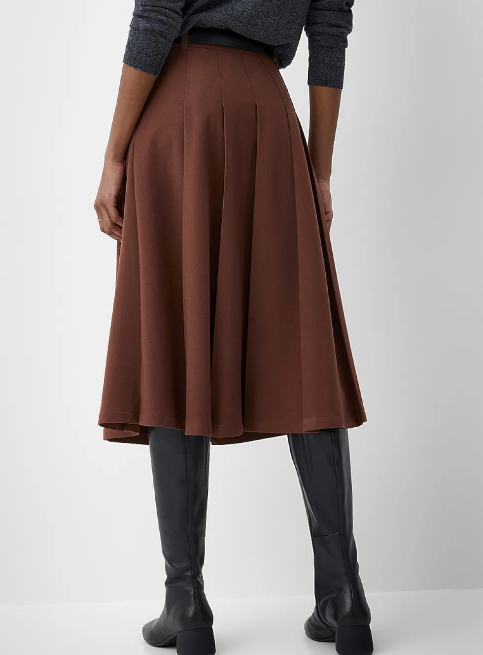 Pleated belted flared skirt