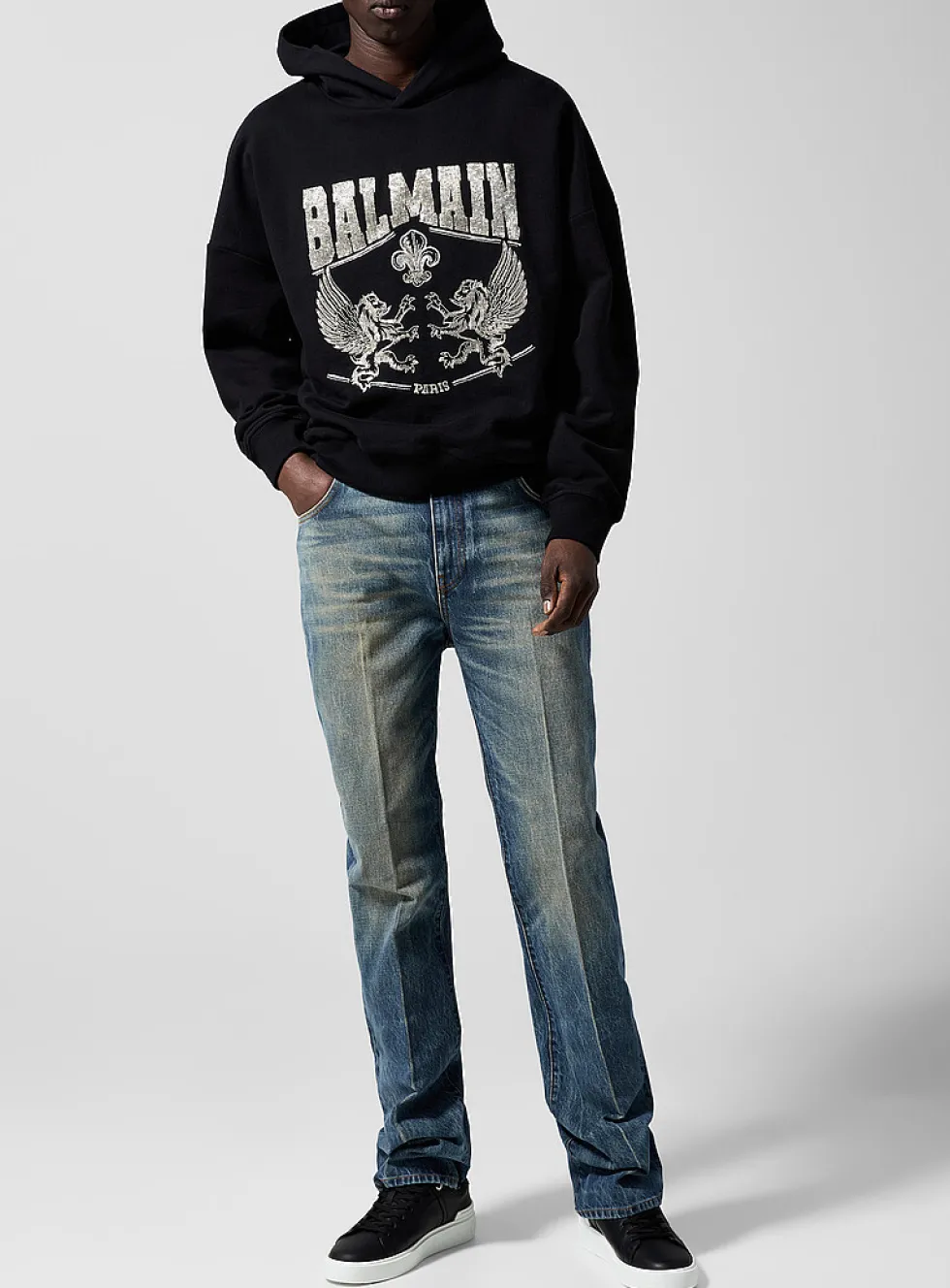 Pleated faded fitted jean