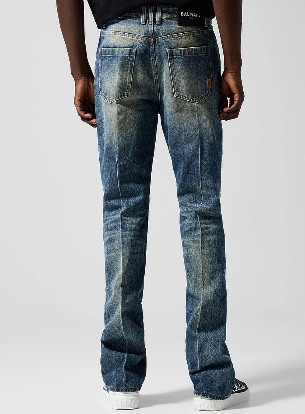 Pleated faded fitted jean