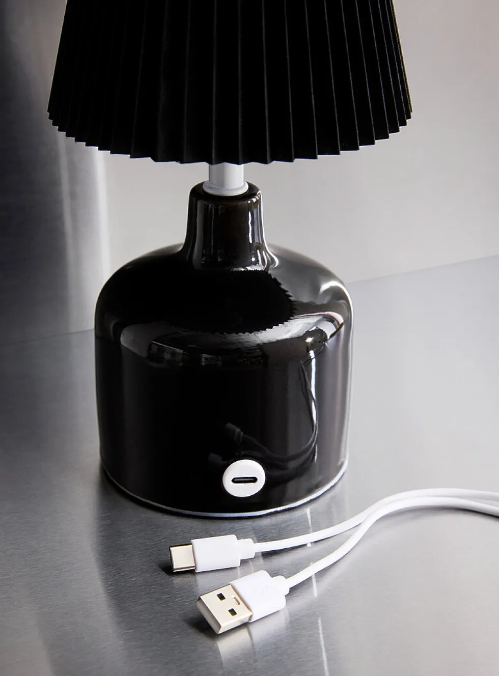 Pleated lampshade rechargeable touch table lamp