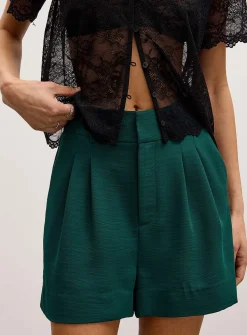 Pleated piqué short