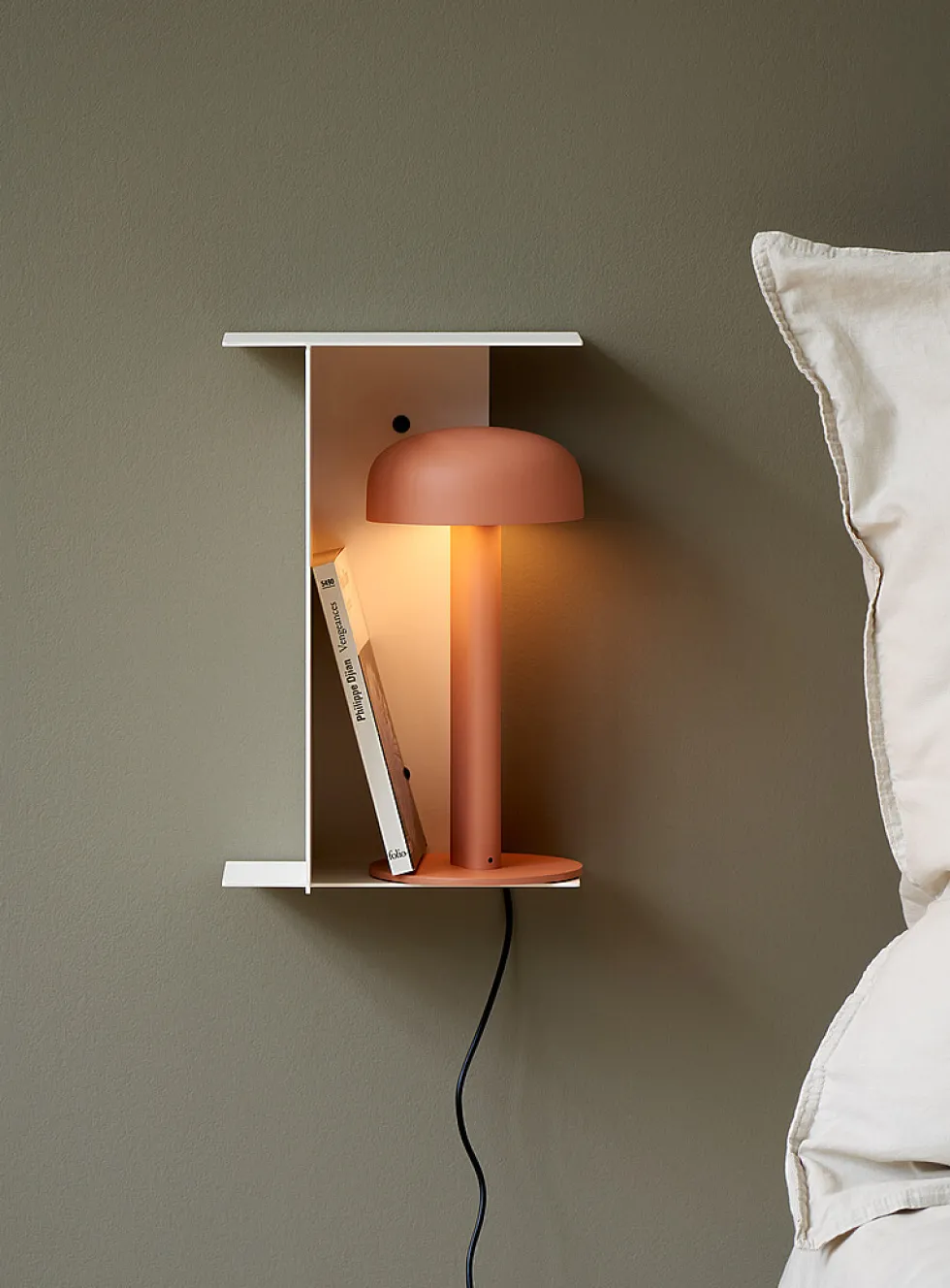 Pli folded steel wall-mounted shelf unit
