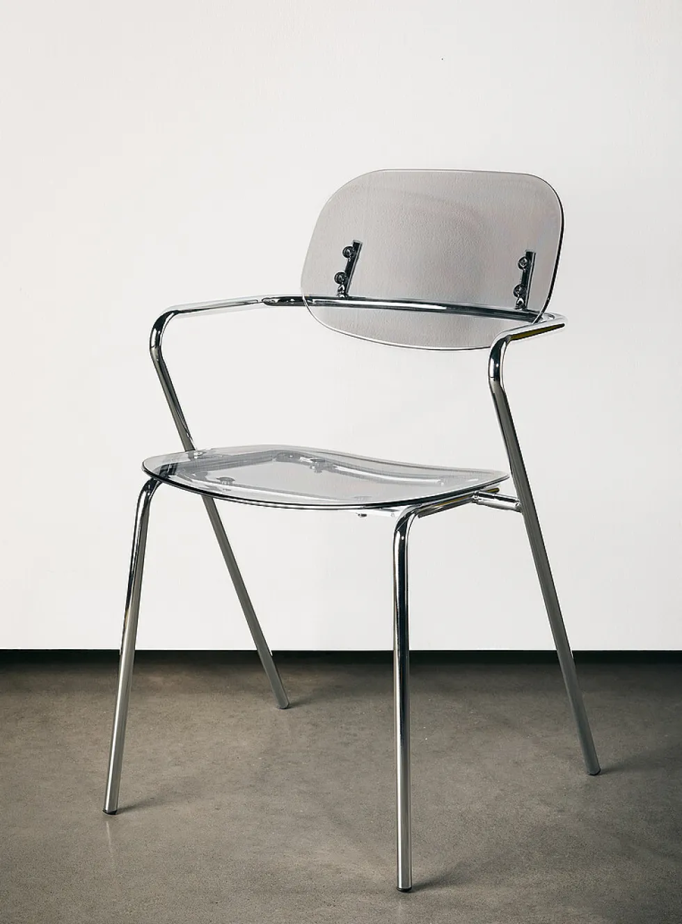 Polycarbonate and metal armrest chairs