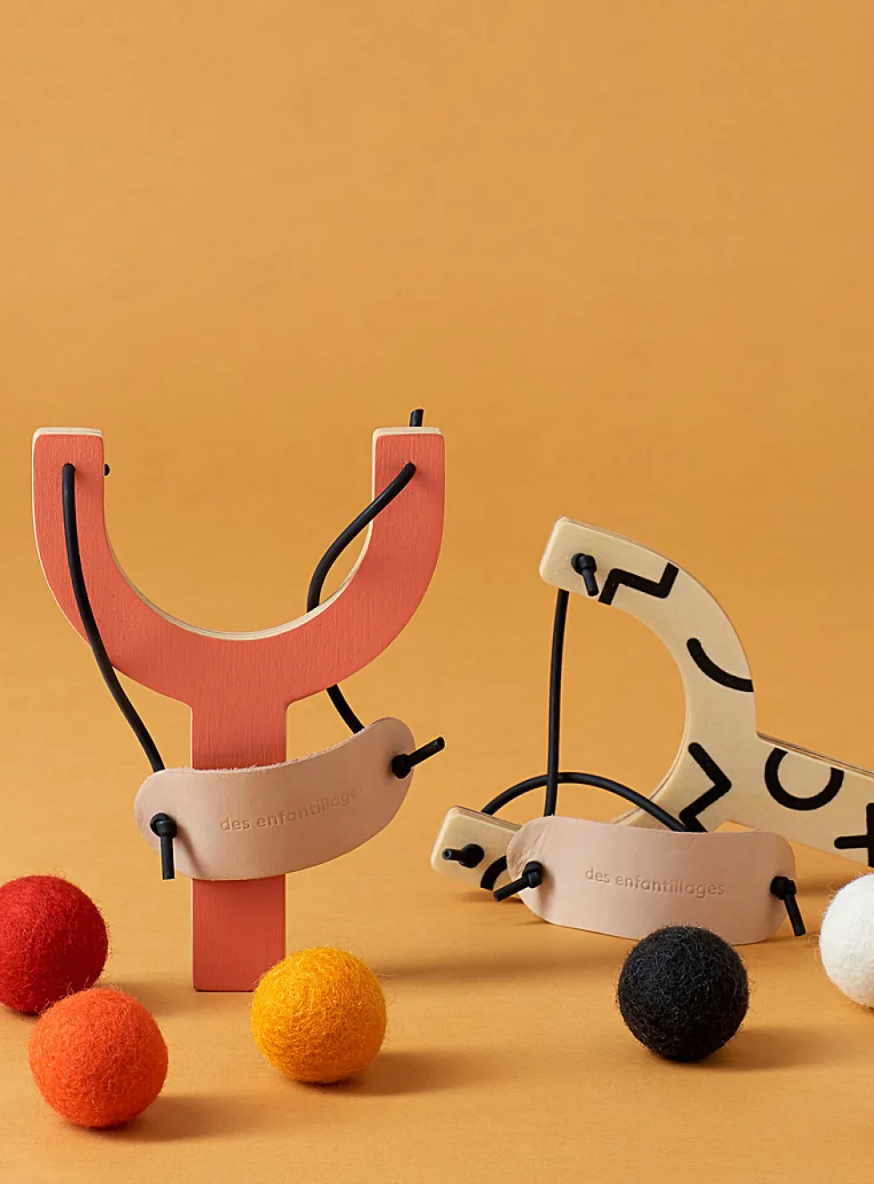 Pompom slingshot