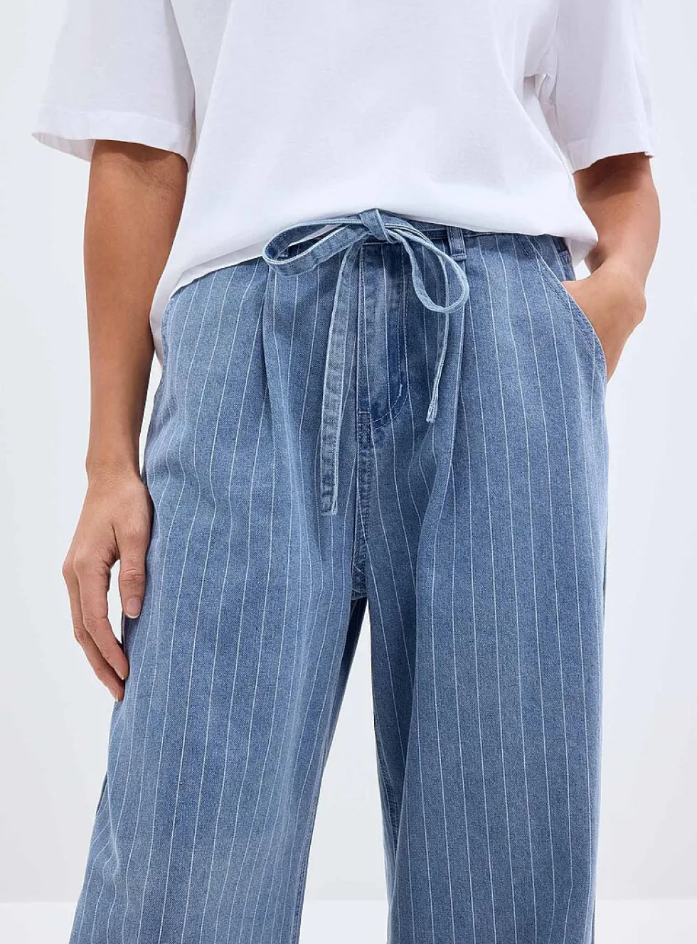 Pompon pinstripe pleated jean