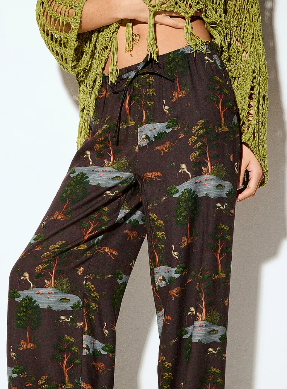 Printed drawstring-waist wide-leg pant