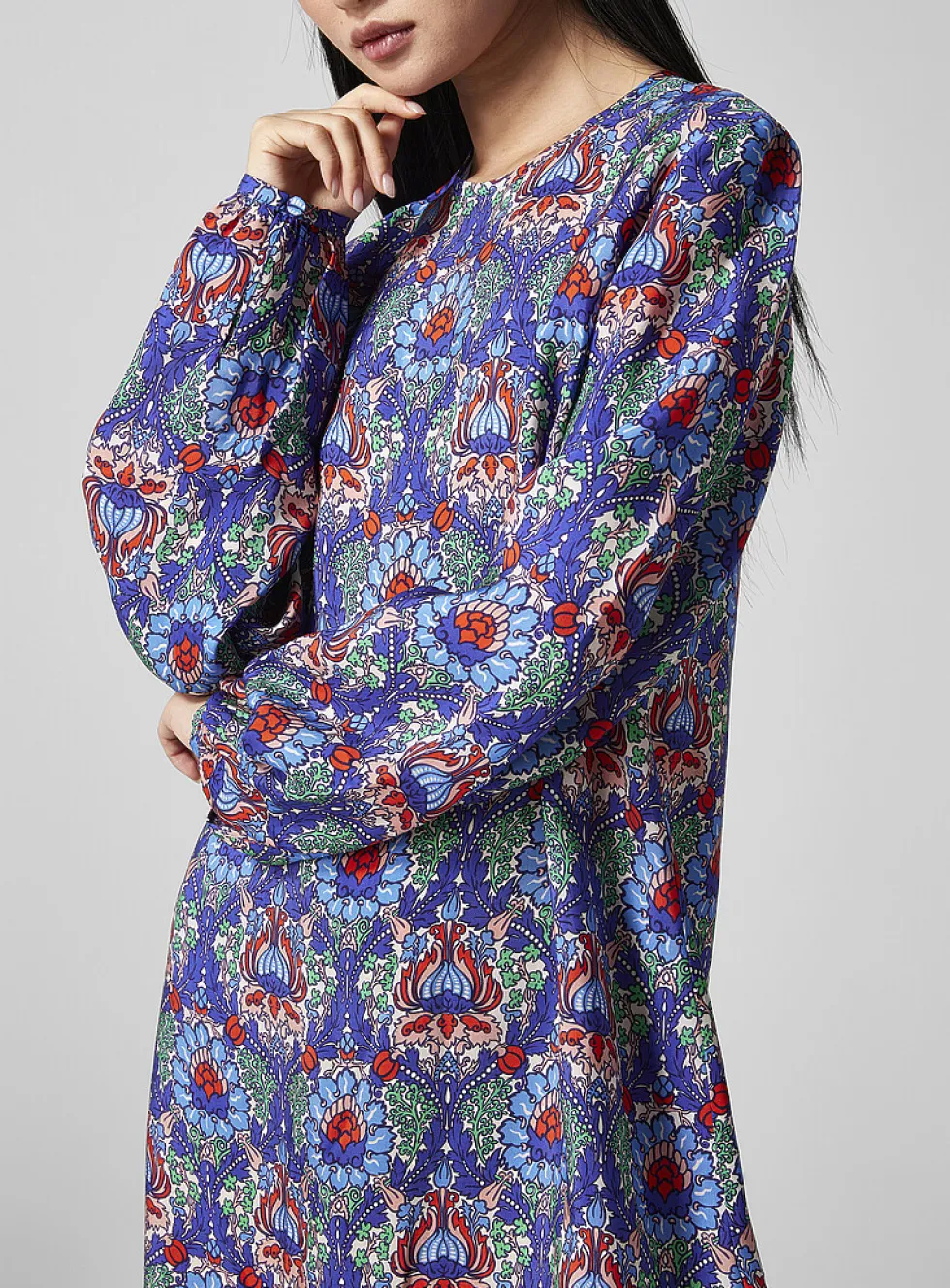 Puff-sleeve floral dress