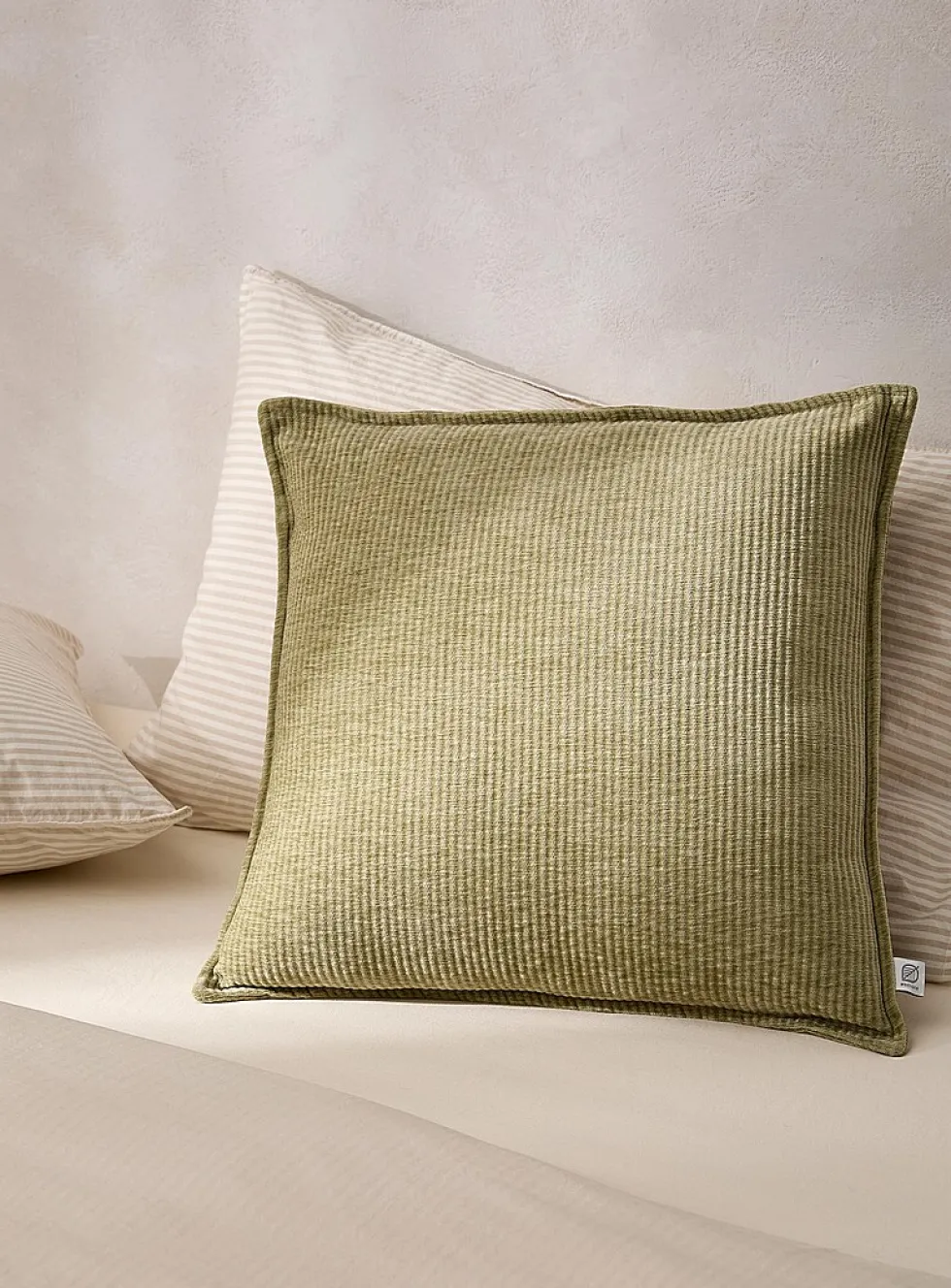 Ribbed chenille knit removable cover cushion
