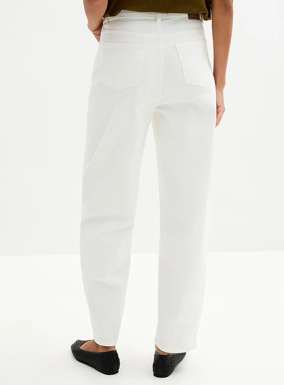 Rina embossed seaming solid white jean