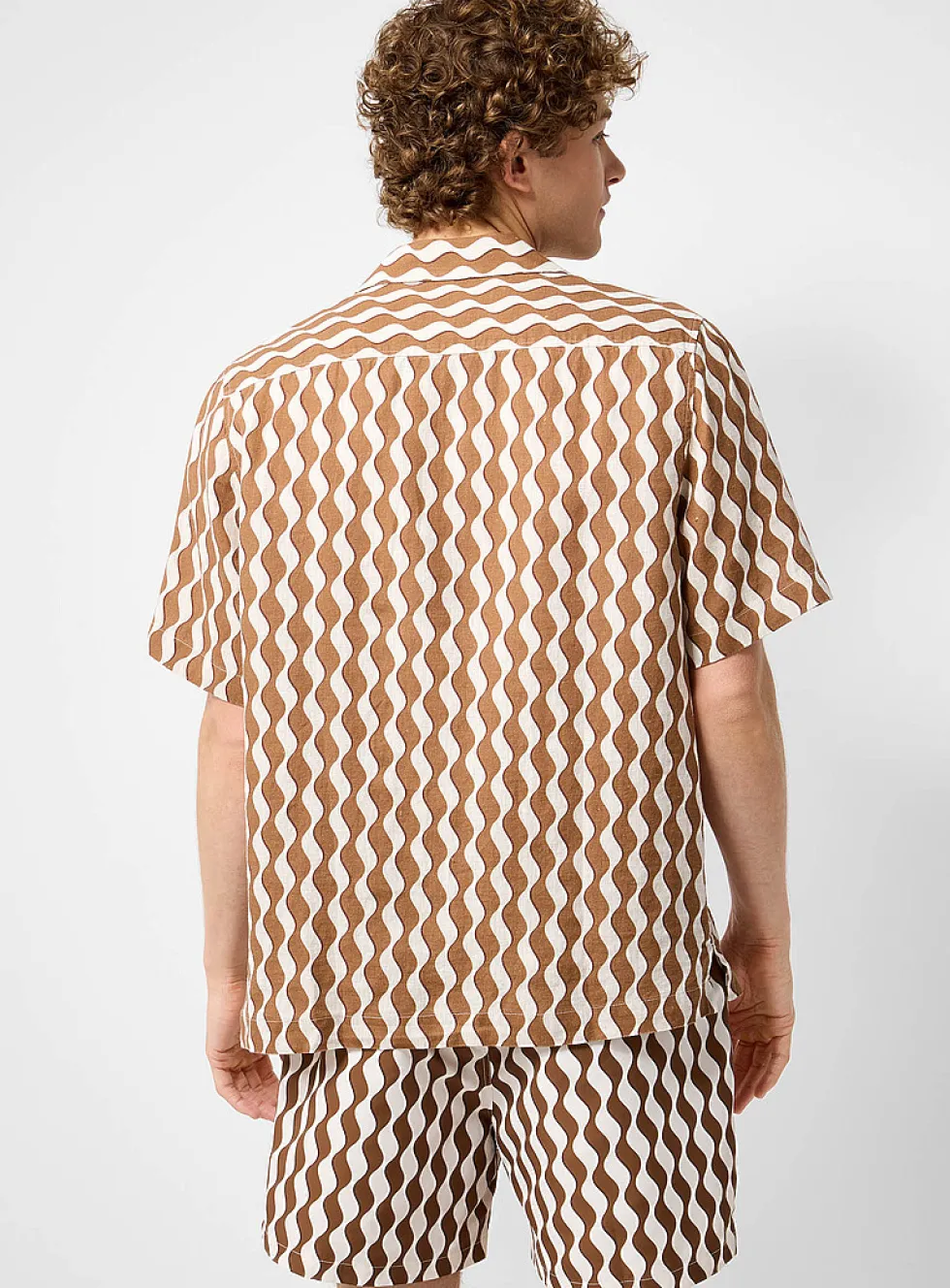Roberto wave pattern linen camp shirt