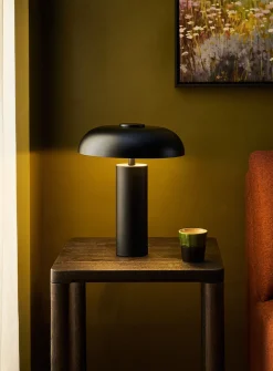 Round metal table lamp