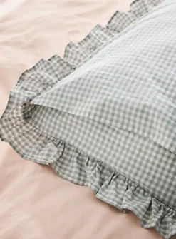 Ruffled border gingham pattern pillow sham