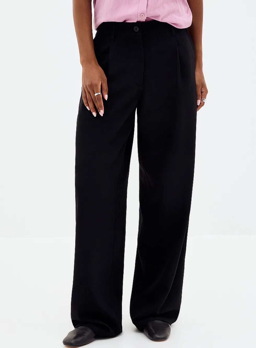Saharper pleated pant