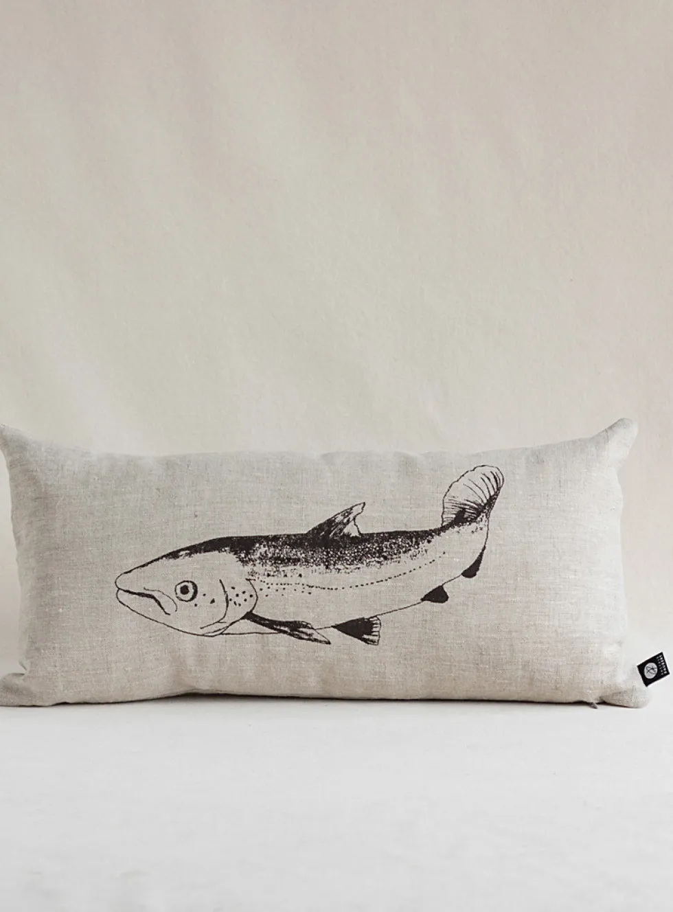 Salmon fishing linen cushion