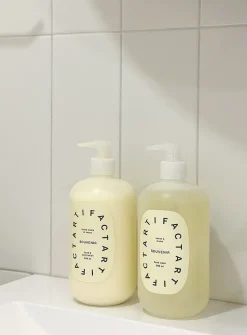 Sea kelp and green tea extracts hand soap