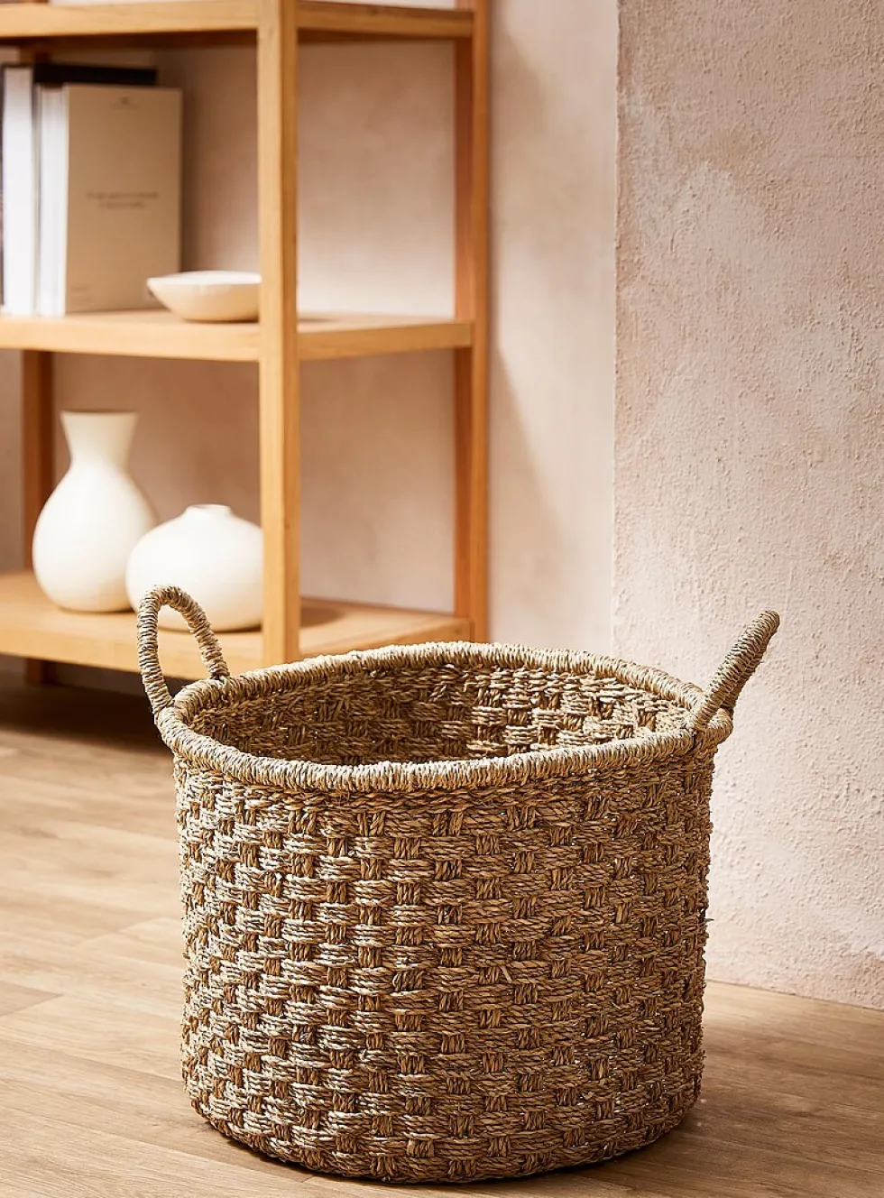 Seagrass round woven basket