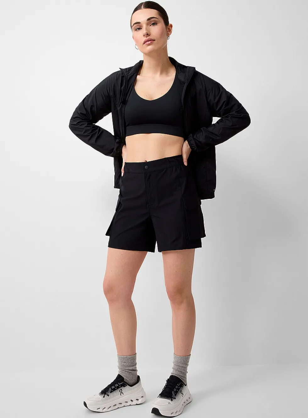 Semi-elastic waist cargo short