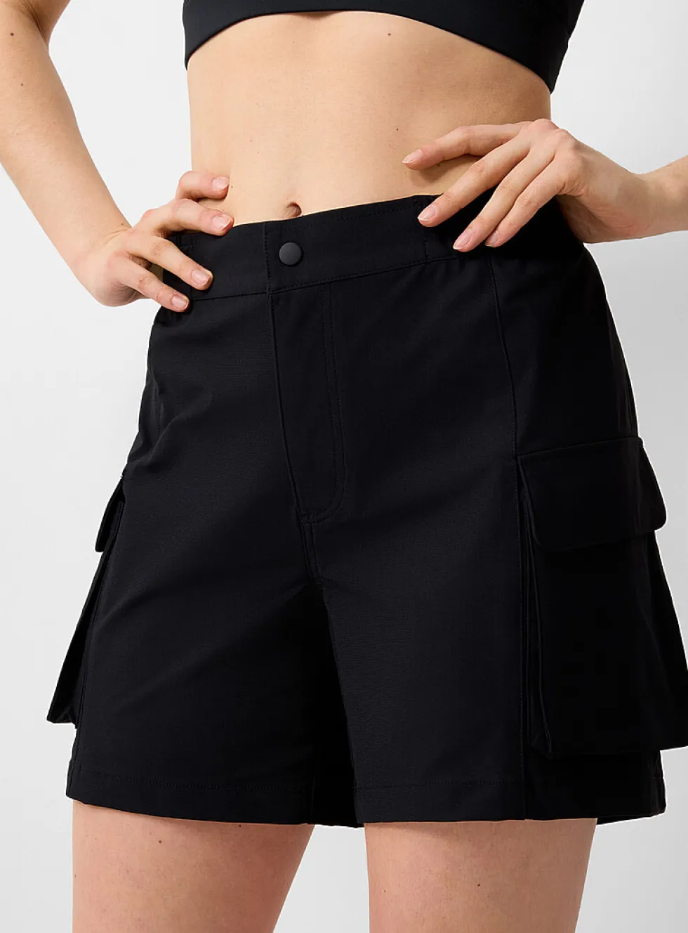 Semi-elastic waist cargo short