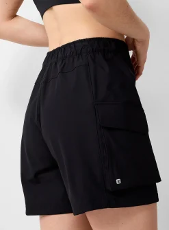 Semi-elastic waist cargo short