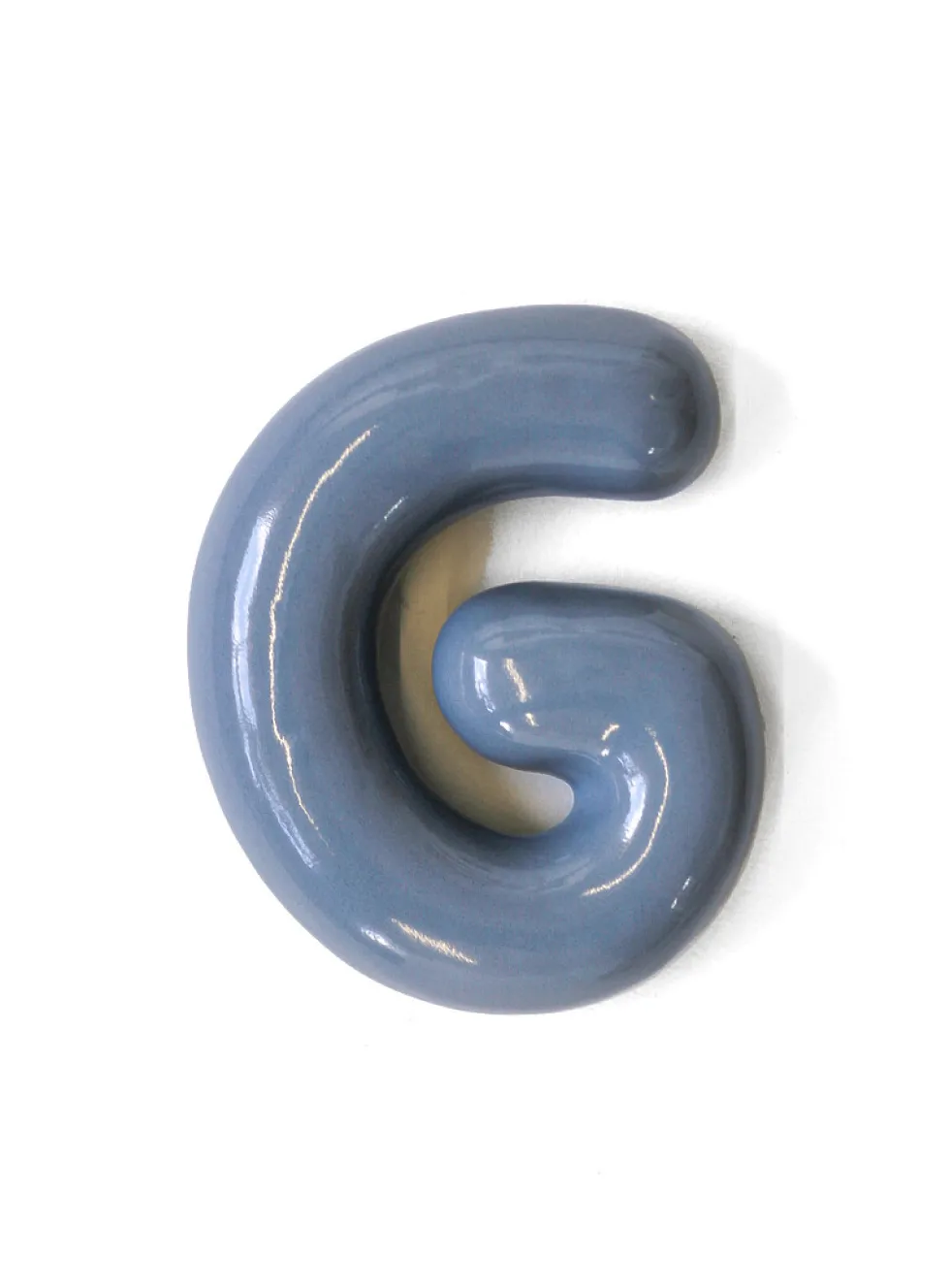 Semiporcelain letter G wall ornament