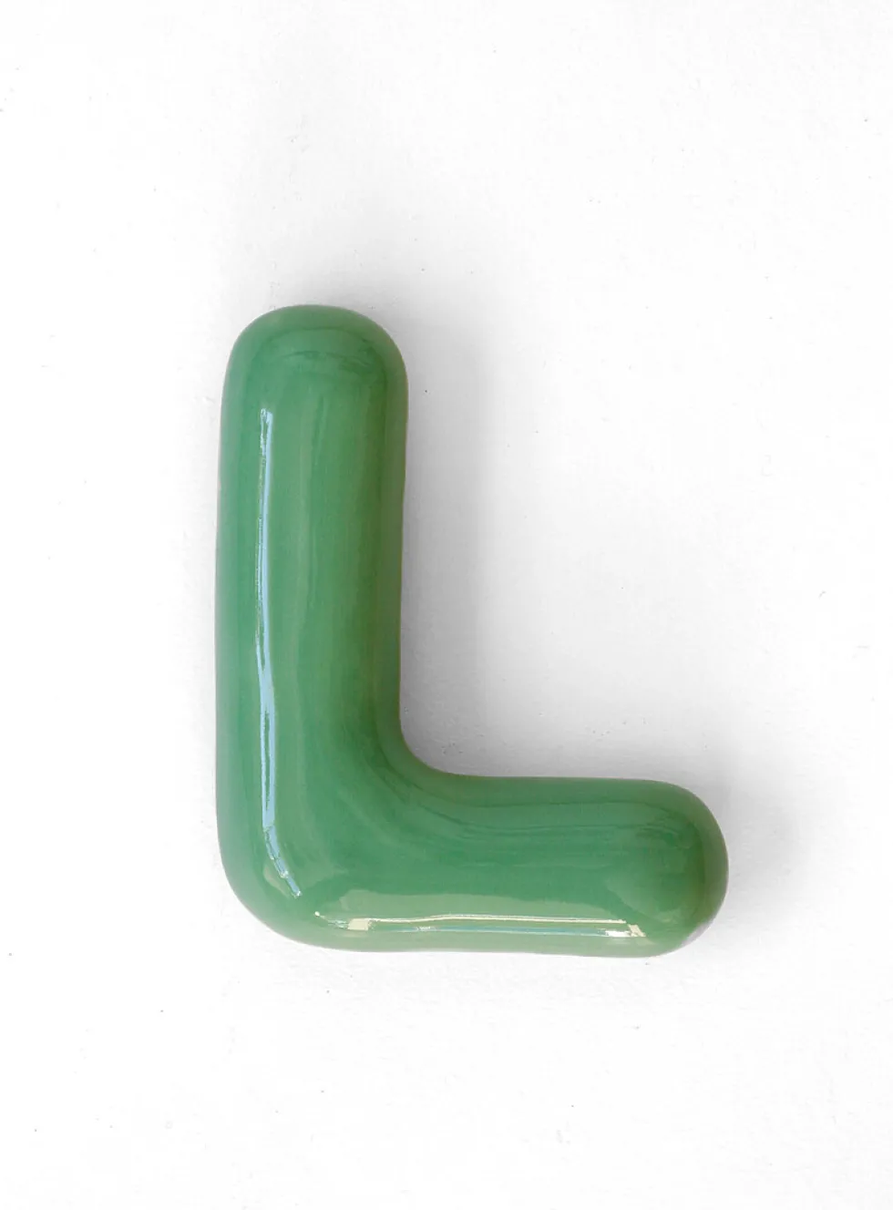 Semiporcelain letter L wall ornament