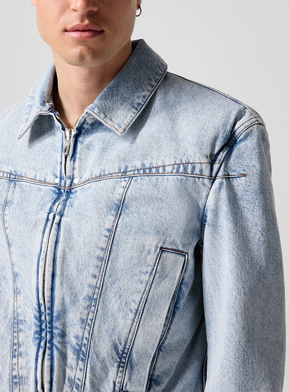 Shoulder pads zip-up denim jacket