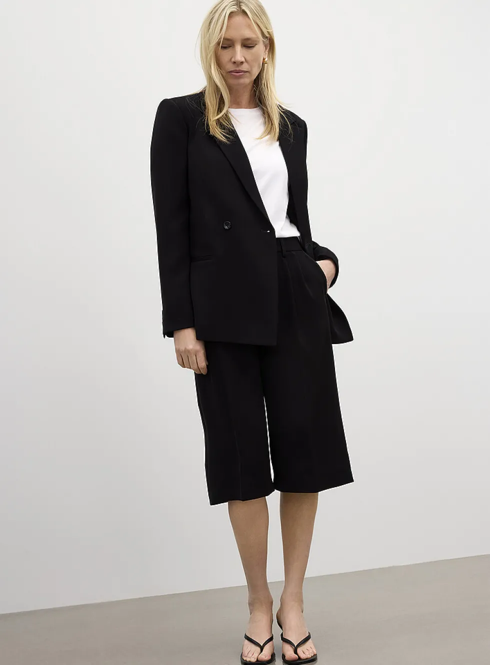 Silky pleated long Bermuda short