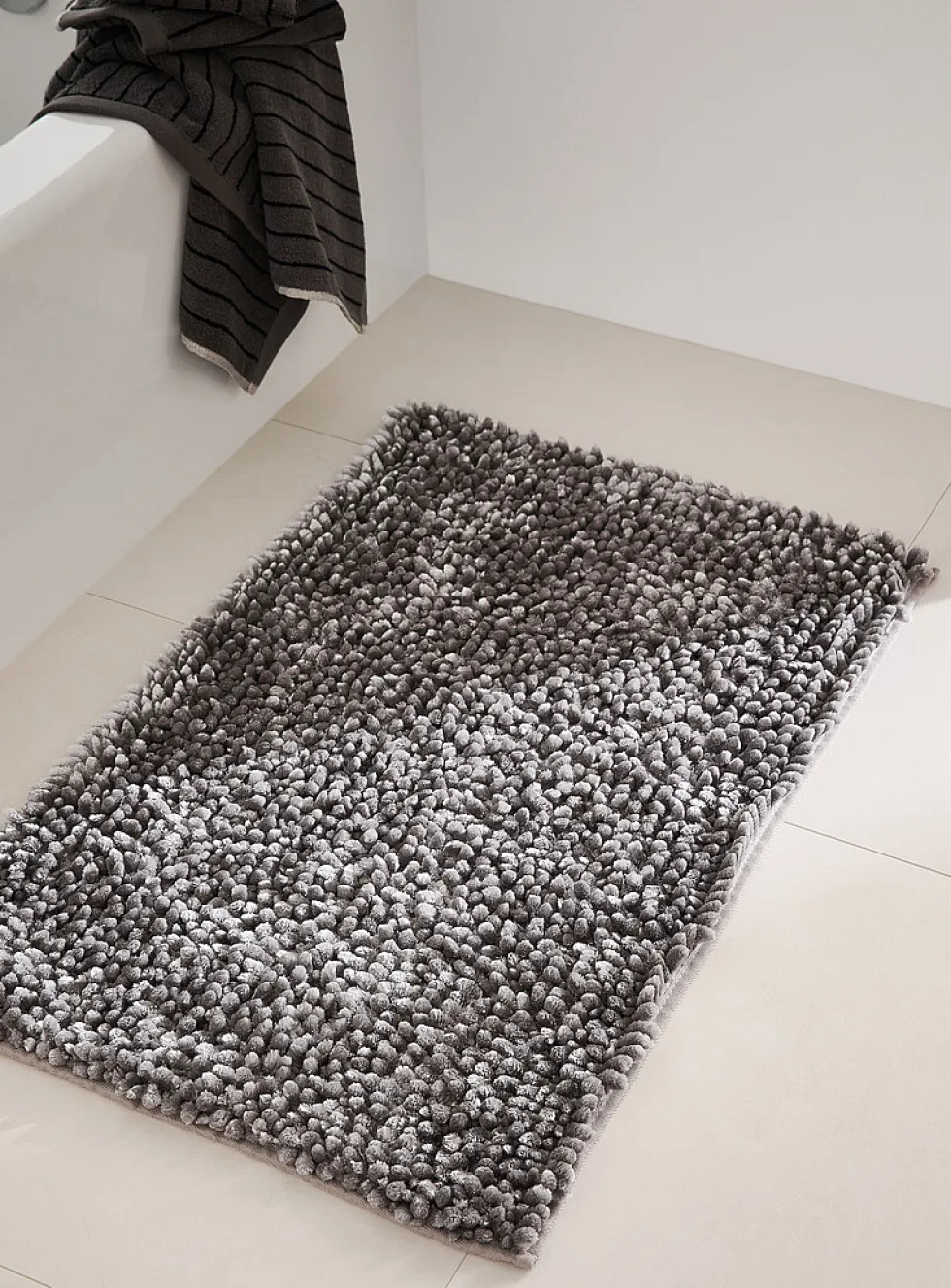 Silky XL chenille bath mat