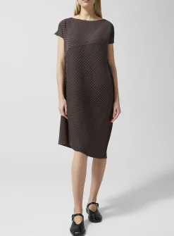 Slanted pleating dress