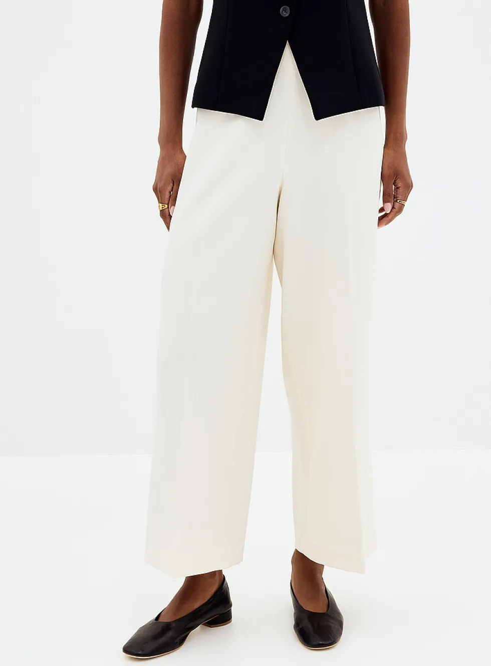 Sleek cropped wide-leg pant