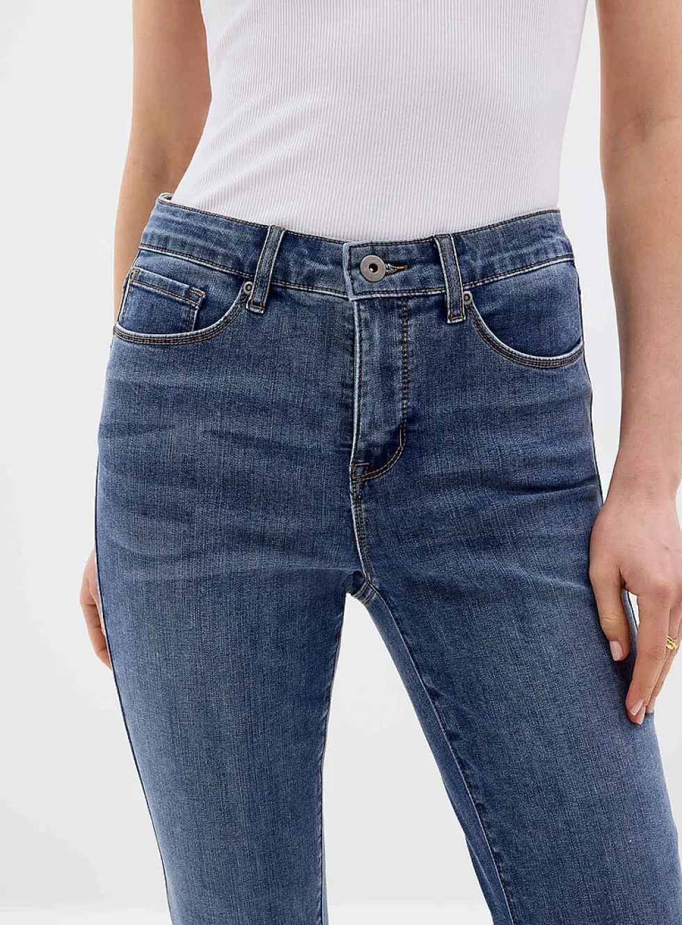 Sleek stretch jean