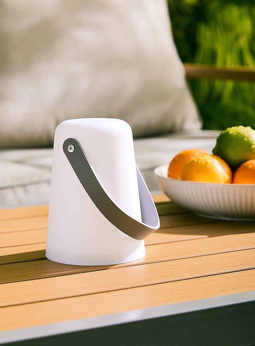 Sleek wireless indoor-outdoor lamp