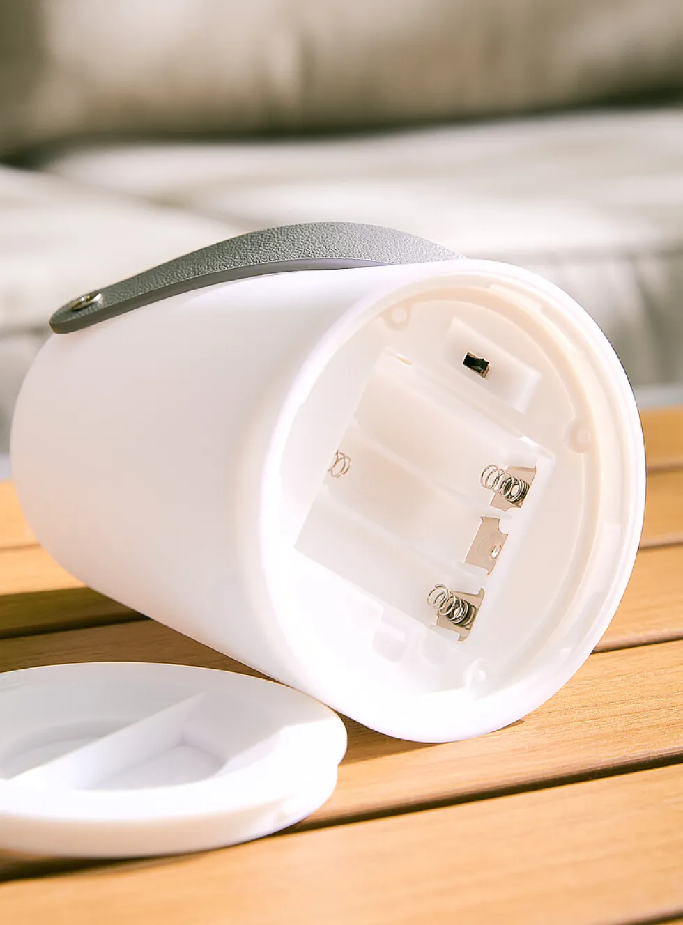 Sleek wireless indoor-outdoor lamp