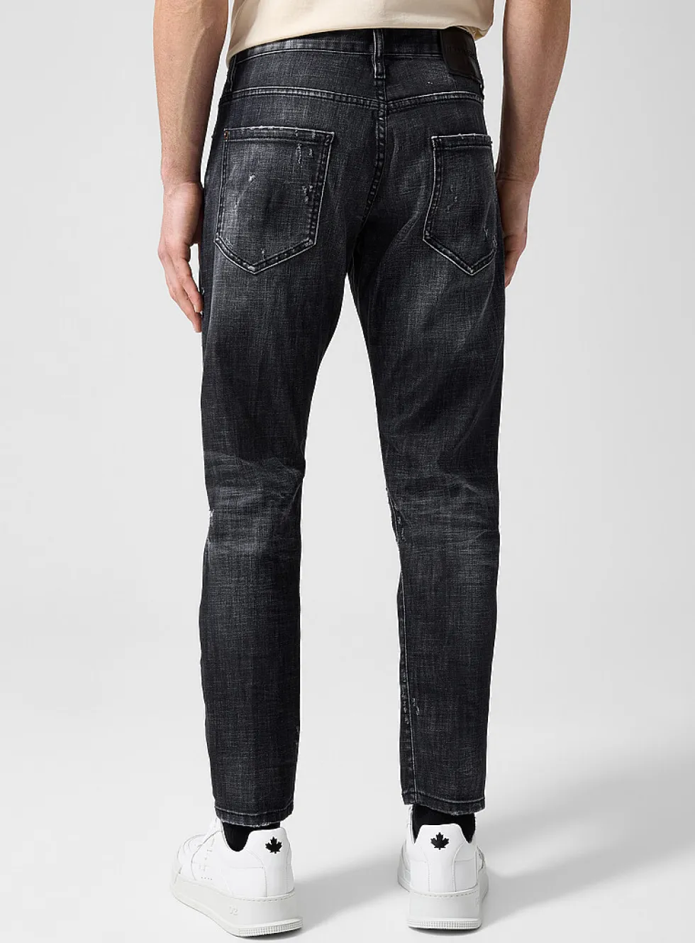 Slim Twist distressed jean